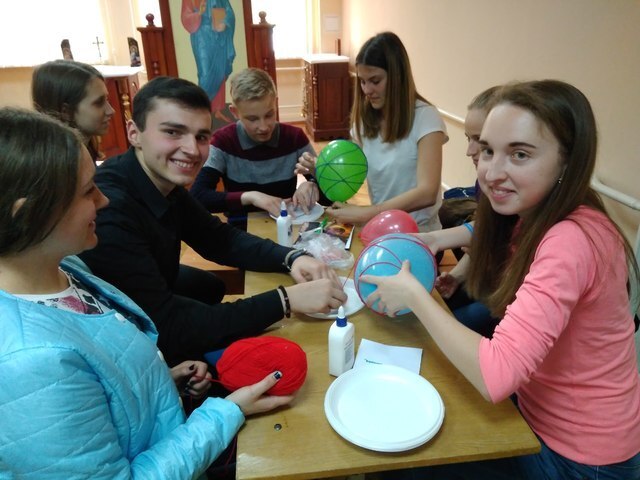 Квест, боді-арт, банси та море позитивних емоцій: у Києві готували аніматорів для християнських таборів