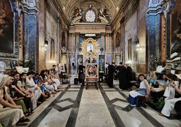  Tra i giovani ucraini in preghiera per la pace: «Sotto le bombe è dura non perdere la speranza» 