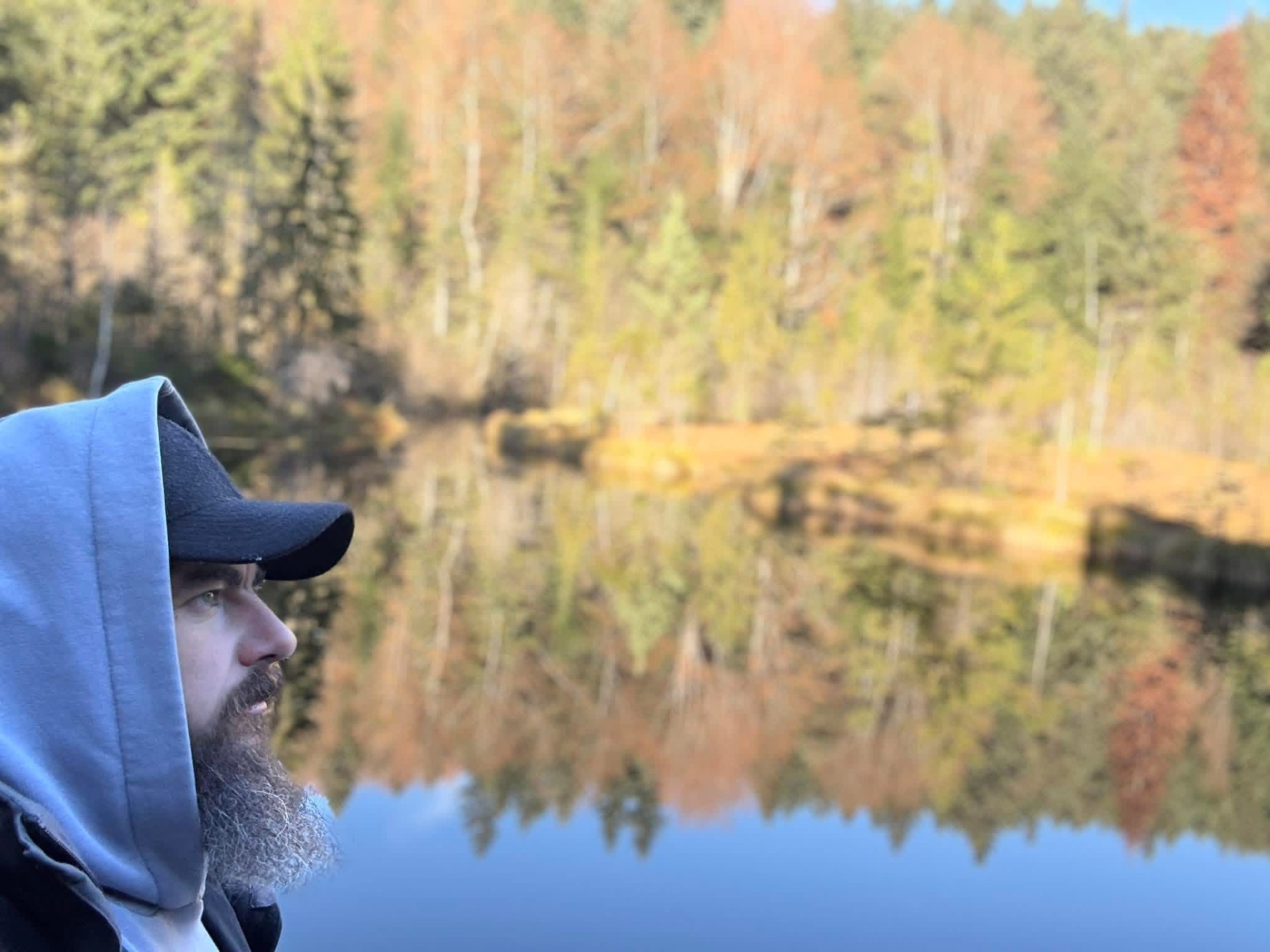 Бог мовчить — чи просто я не чую?