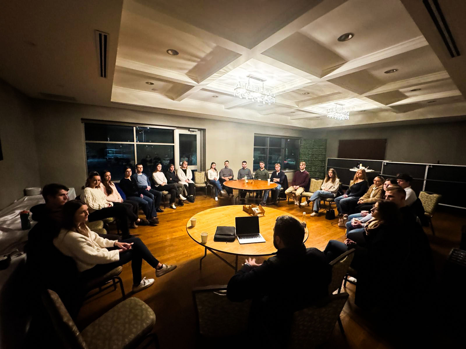 Відбулася зустріч єпископа Браяна з молоддю на початок Пилипівки в парафії Святого Йосифа (Оквілл, Онтаріо)