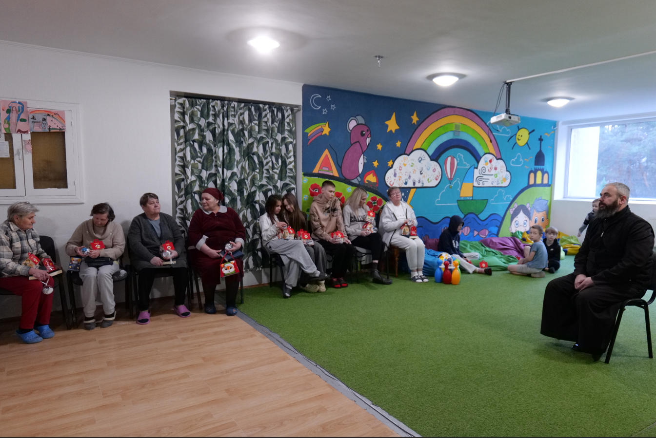 Перед Різдвом — про надію. Комісія УГКЦ у справах молоді підтримала вимушено переміщених осіб у Новояворівську