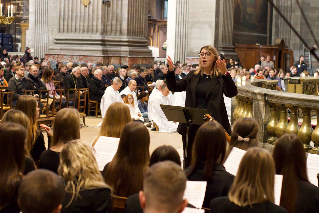 Свідчити співом. Українська молодь і правда війни в серці Європи на зустрічі Тезе