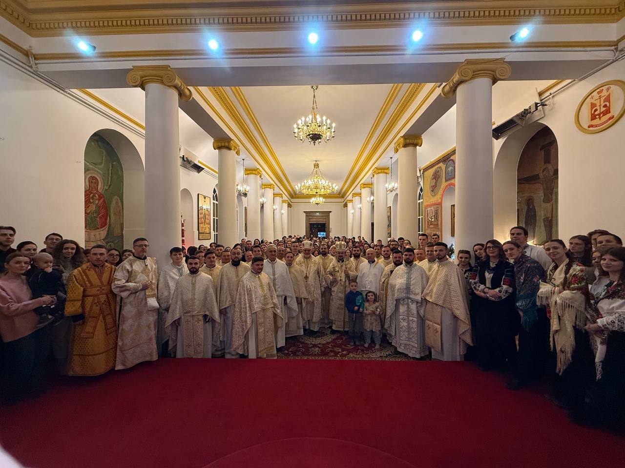 «Війна не має забрати у нас радість»: слово владики Ігоря Ранця до української молоді в Парижі