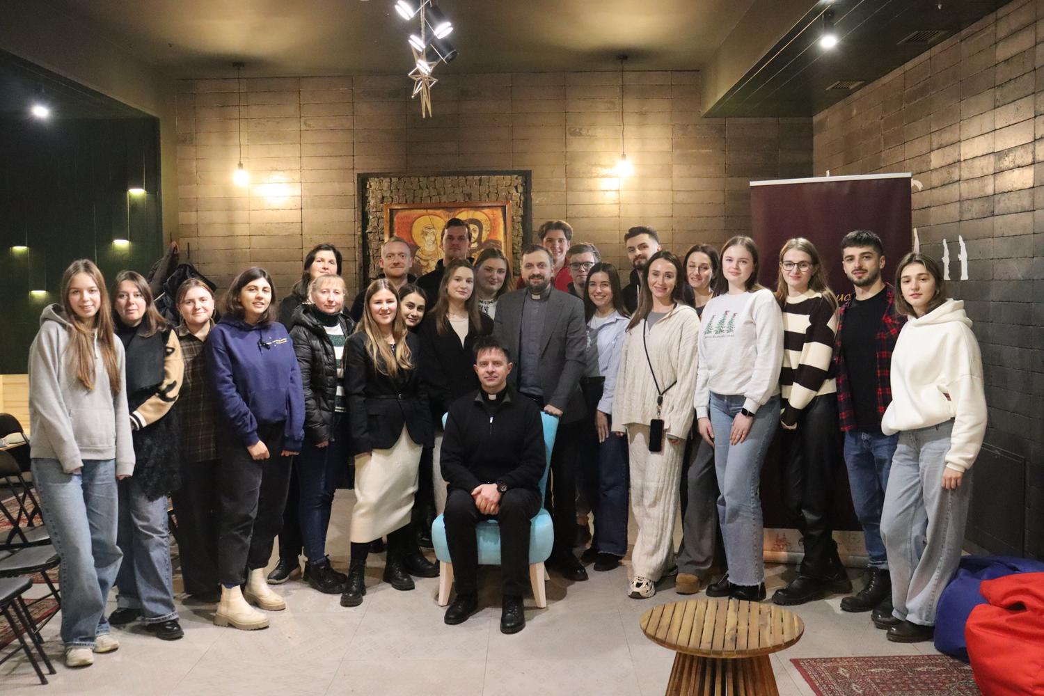 "Люди для того, щоб їх любити. Речі для того, щоб ними користуватись. А не навпаки!"