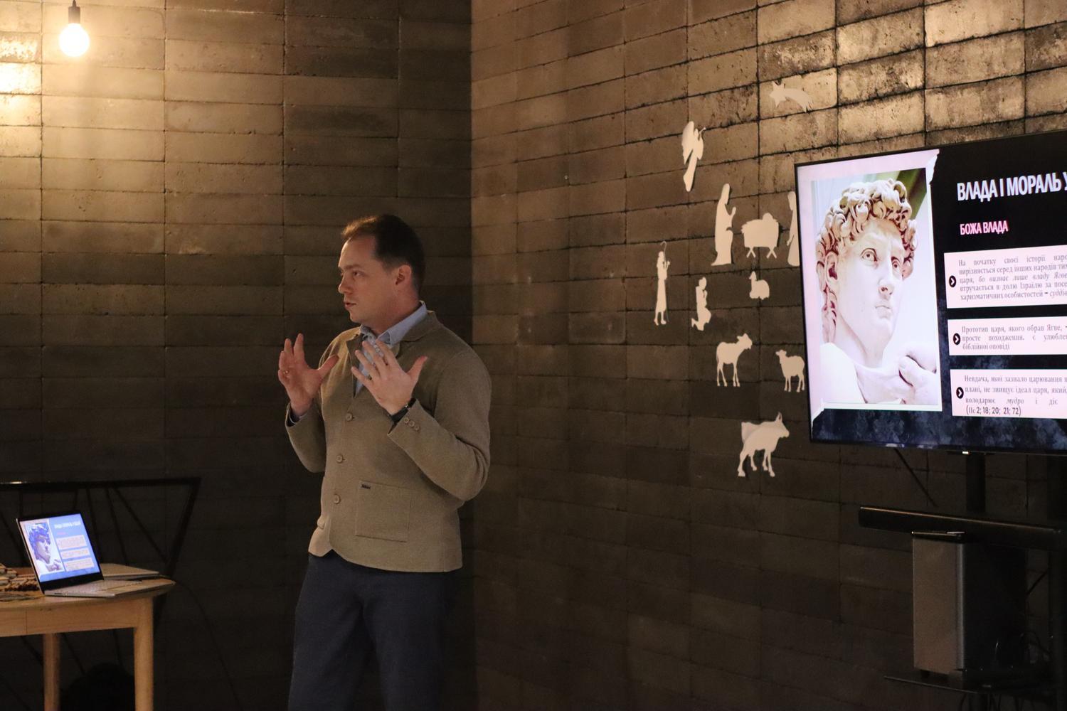 Про владу і мораль говорили на зустрічі Альтернативна п'ятниця в Тернополі