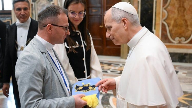 Папа: це трагедія, коли діти та молодь позбавлені опіки й найбільш необхідного