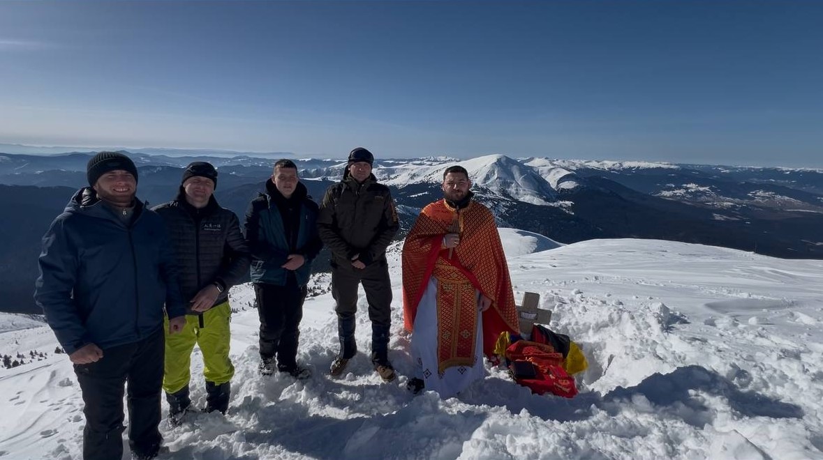 Перша зимова Свята Літургія на Говерлі