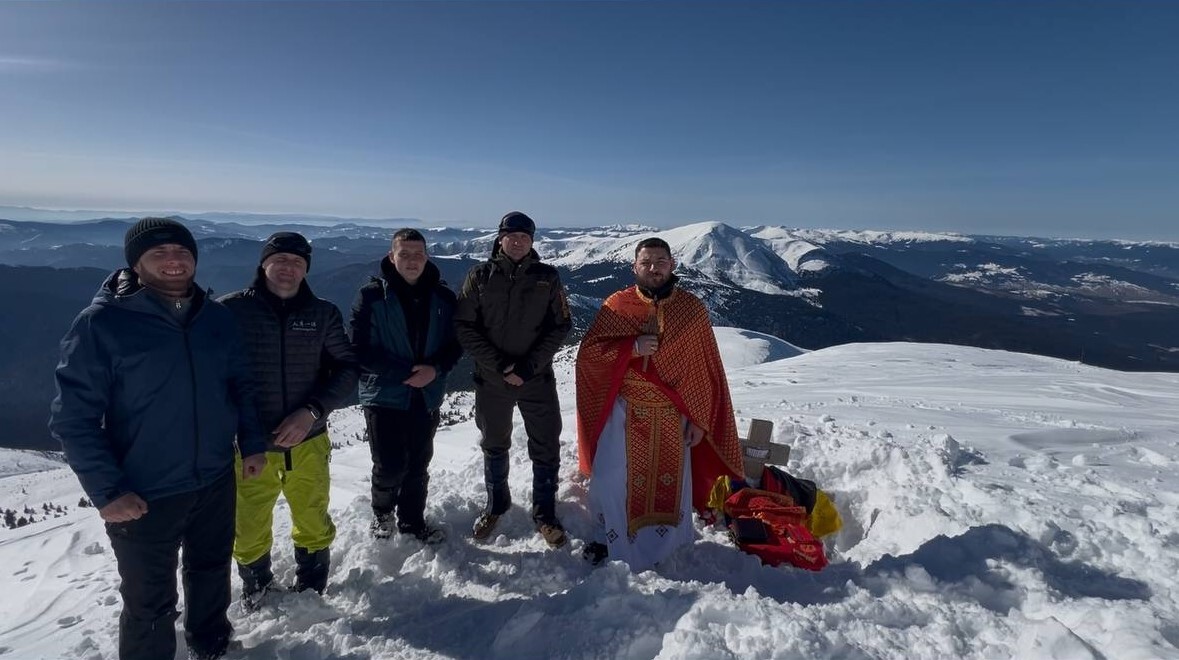 Перша зимова Свята Літургія на Говерлі