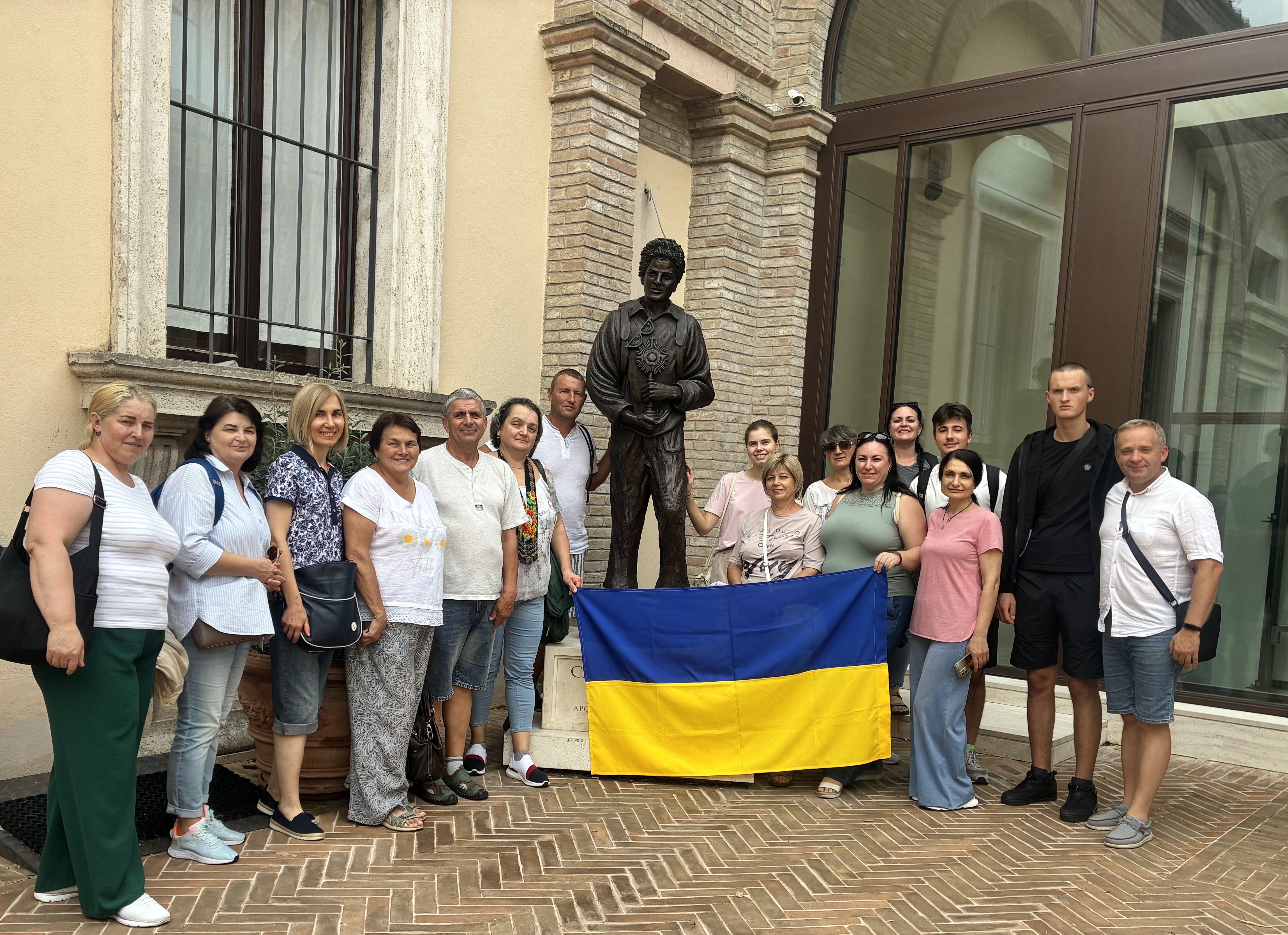 Українська молодь з Австрії здійснила паломництво до святого Карла Акутіса