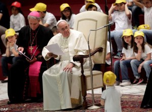 Папа-зустрівся-з-дітьми______-700x516