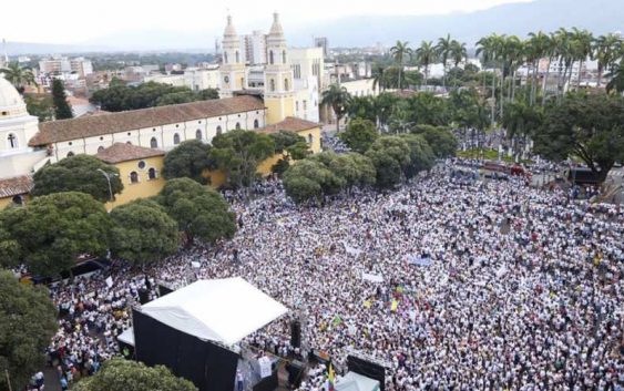 Тисячі колумбійців вийшли на протест проти гендеризму в школах