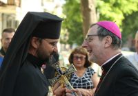 Посол Ватикану зустрівся в Одесі з греко-католиками, моряками та безхатьками