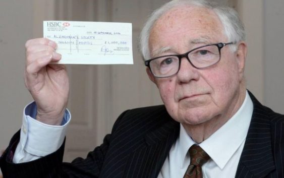 82-річний британець пожертвував найбільшу в історії суму для хворих на Альцгеймер