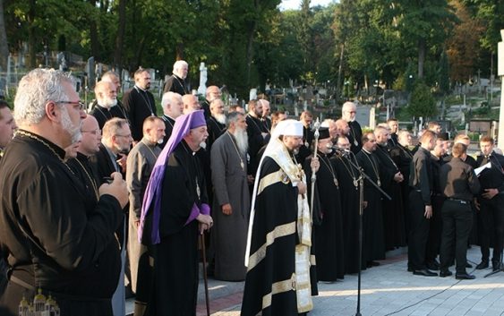 Єпископи УГКЦ на личаківському кладовищі у Львові віддали шану полеглим Українським воїнам