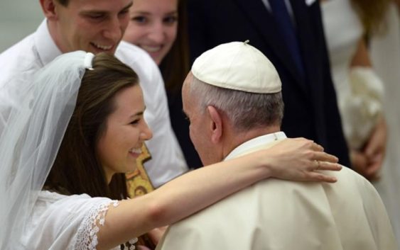 7 найцікавіших тез Папи Франциска про подружжя