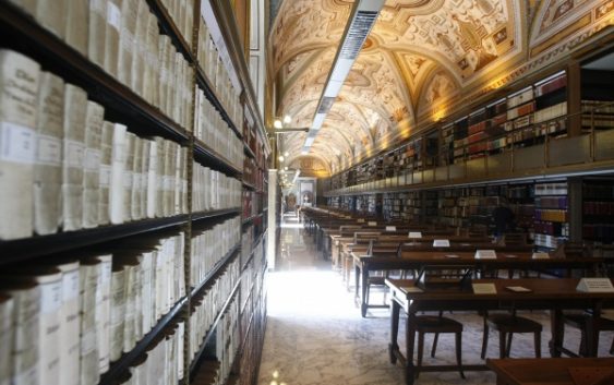 Книги бібліотеки Ватикану оцифрують