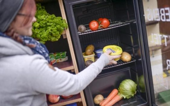 Перші вуличні холодильники для безпритульних уже у Львові