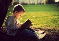 Як заохотити дитину читати Біблію?