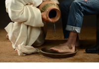 Великий Четвер: навіщо Ісус омиває ноги учням?