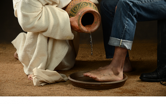 Великий Четвер: навіщо Ісус омиває ноги учням?