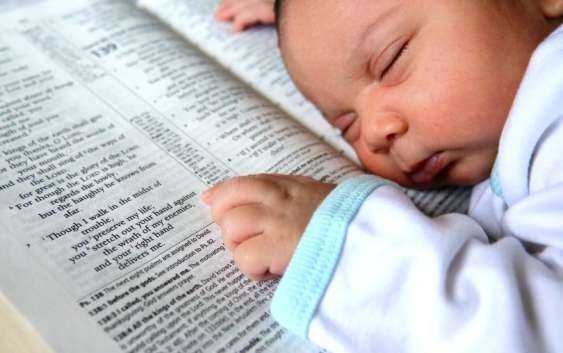П’ять біблійних віршів для мамів, які нещодавно народили дитя