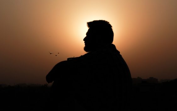 Лист дорослого сина до батьків: “Ніколи не дізнаєтесь, скільки я витрачаю на психолога”
