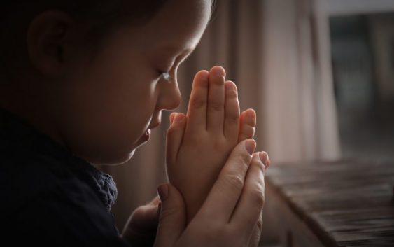 Що означає «невпинно молитися»?