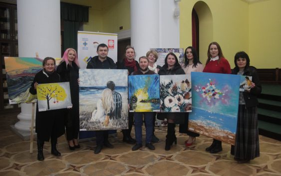 «Карітас-Київ» підтримав проект «Мистецтво за межами»: на аукціоні придбали картини на понад 73 000 гривень