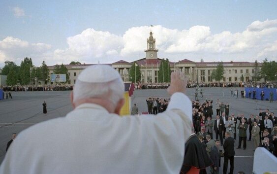 Таємниця миру та умова прогресу. Прощання Івана Павла ІІ з Україною