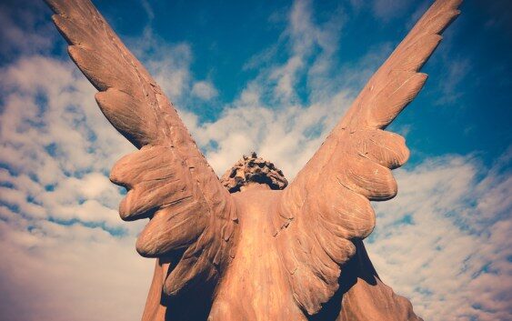 Ангели впливають на людські долі?