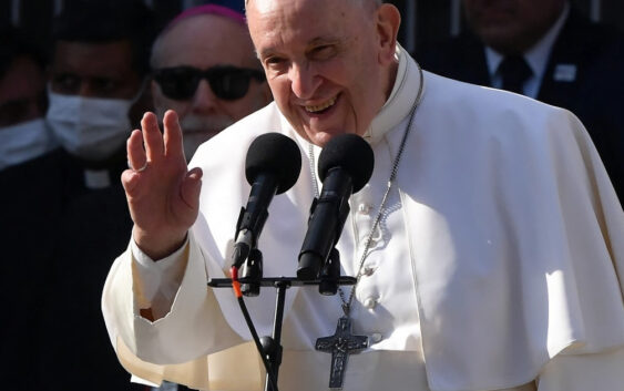Папа роздумує, що робити з католицькими політиками, які підтримують аборти