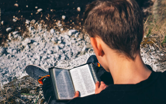 11 причин читати Біблію
