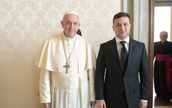 Відбулася телефонна розмова Папи з Президентом України