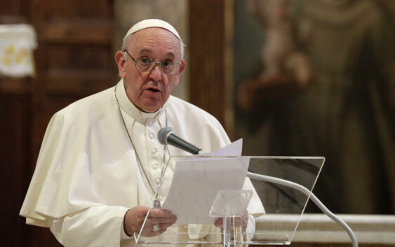 “Ми не можемо просто сидіти склавши руки”: Папа Франциск до Президента Ради Єпископських Конференцій Європи
