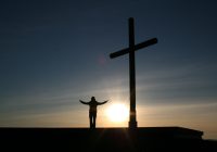 Хрест є знаком перемоги Христа над сатаною і смертю