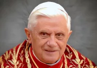 Папа Бенедикт XVI – бути трохи святішим щодня