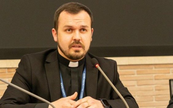 Отець Тарас Жеплiнський: передавати ідентичність Церкви через історії людей
