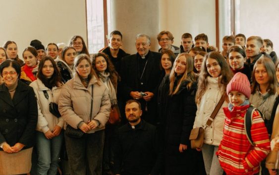 «Справедливий мир означає, що права людей є забезпеченні», — Патріарх Венеції, до української молоді